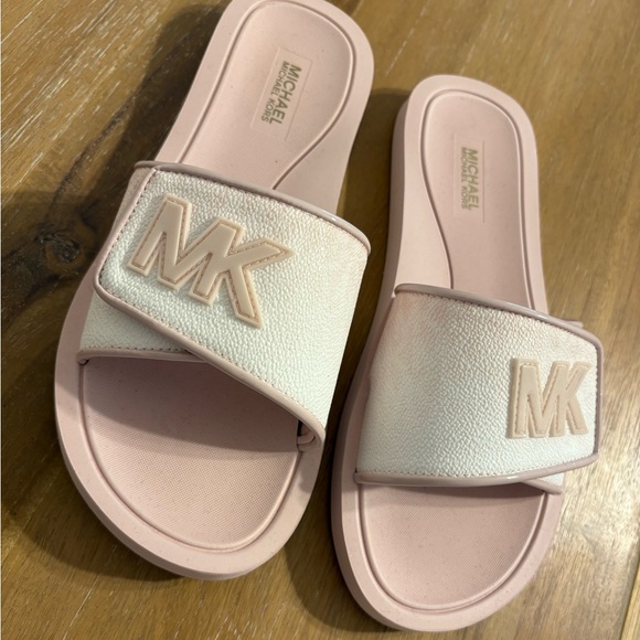 NEW MICHAEL KORS PINK SLIDES - Picture 1 of 2